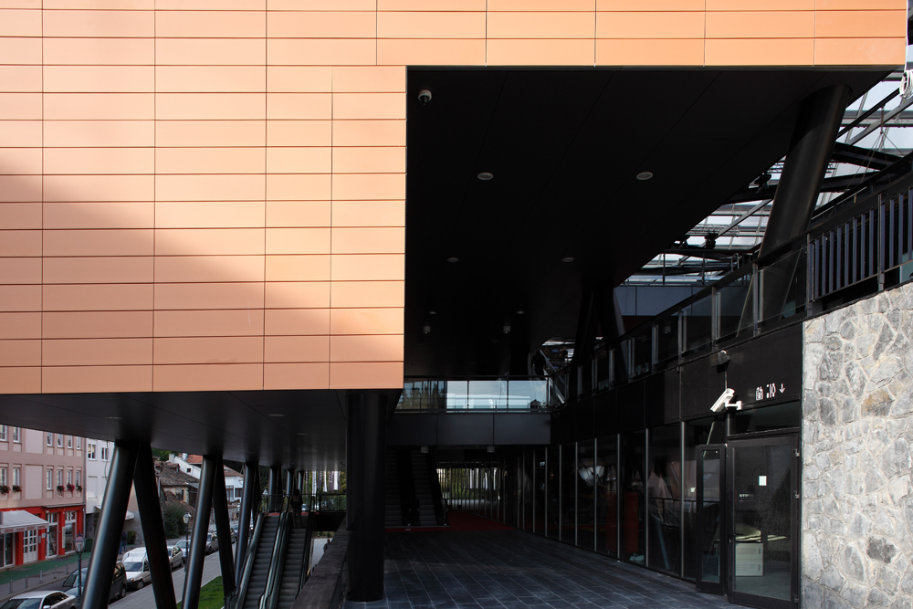 Cascade Commercial Center / Radionica Arhitekture