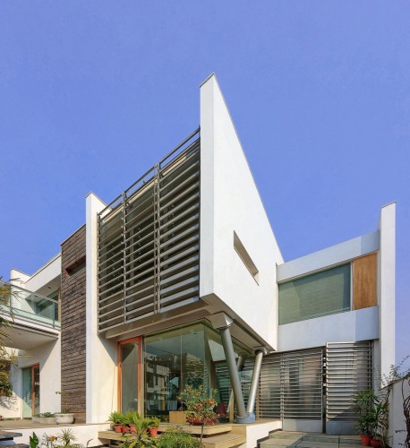 B-99 House - DADA & Partners