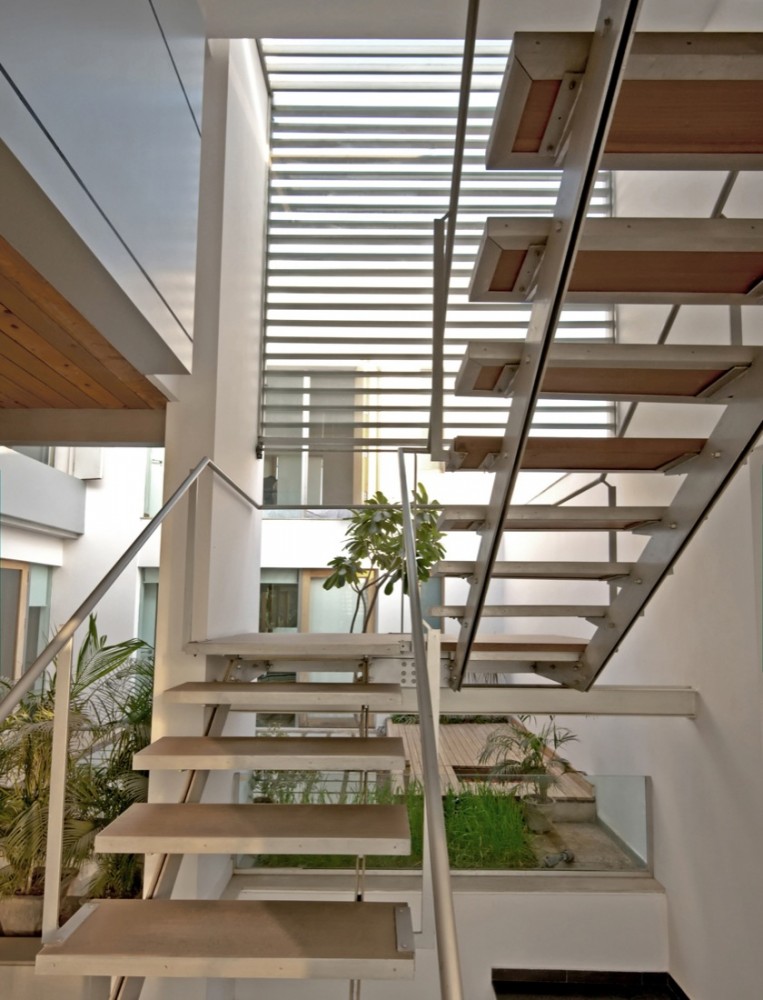 B-99 House / DADA & Partners