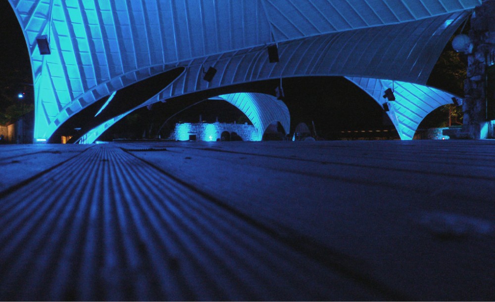 V-528 Multifunctional Activity Center / fabriK·B