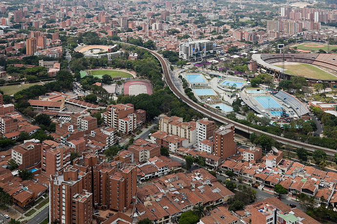 Aquatic Centre for Southamerican Games / Paisajes Emergentes