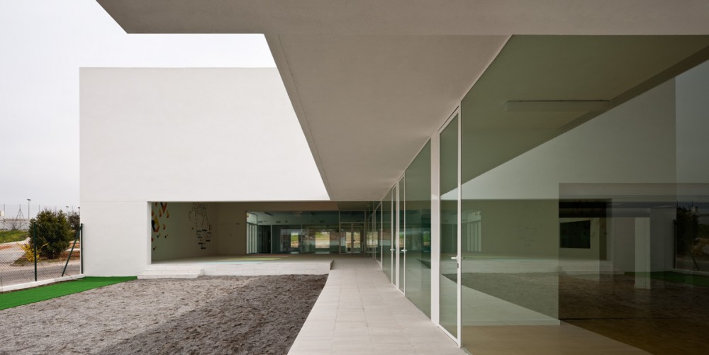 Educational Centre in El Chaparral / Alejandro Muñoz Miranda