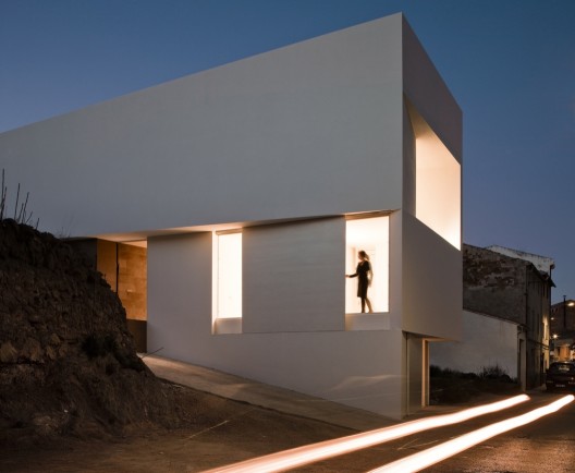 House on the Castle Mountainside - Fran Silvestre Arquitectos