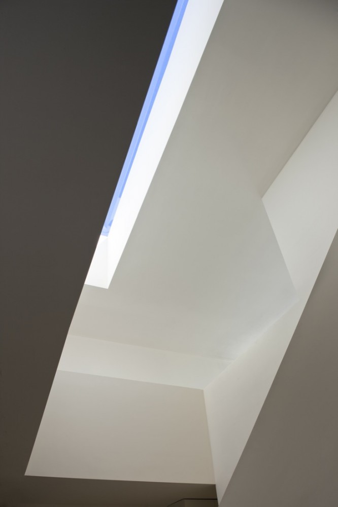 House on the Castle Mountainside / Fran Silvestre Arquitectos
