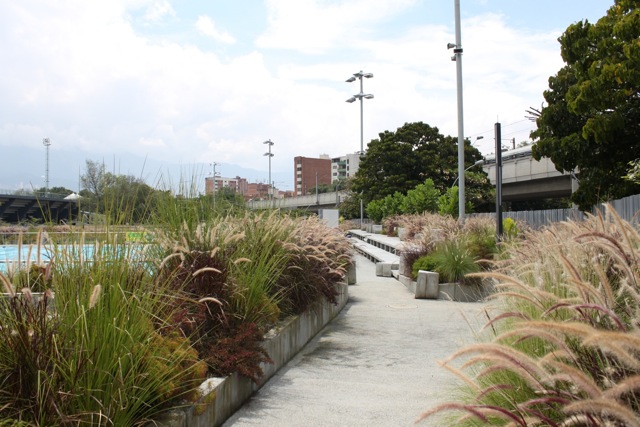 Aquatic Centre for Southamerican Games / Paisajes Emergentes