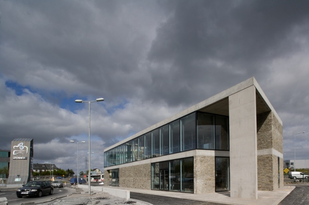 Drive Through Restaurant / Paul Dillon Architects