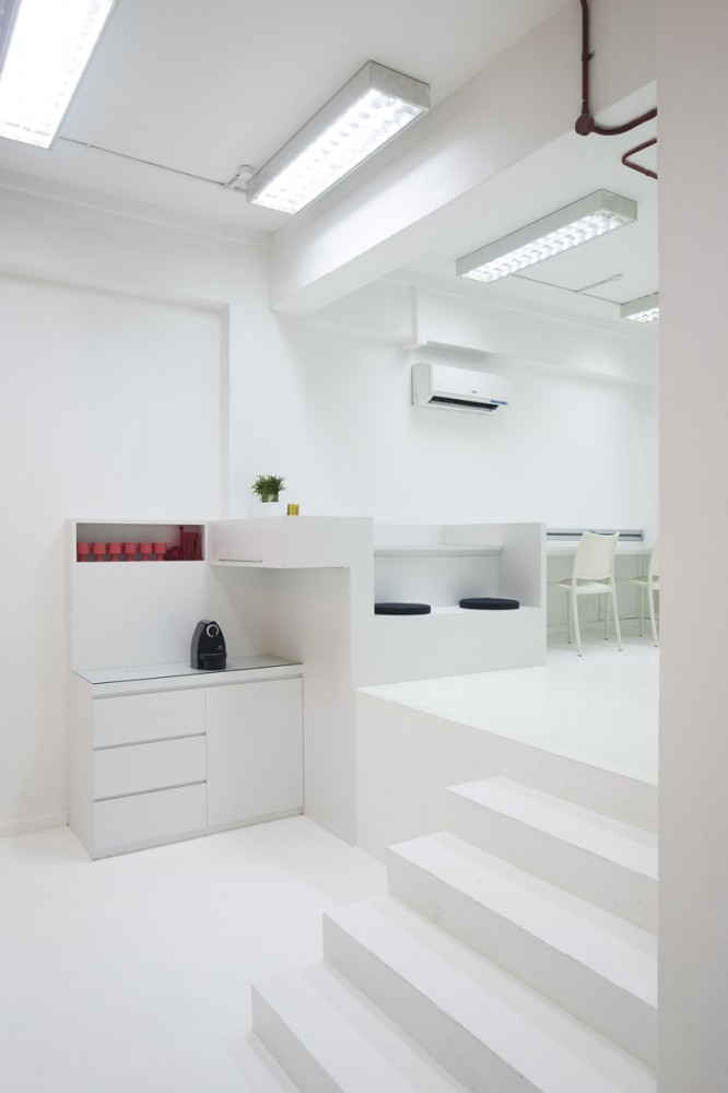 Thin Office / Studio SKLIM