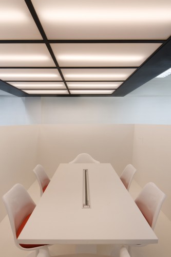 Thin Office / Studio SKLIM