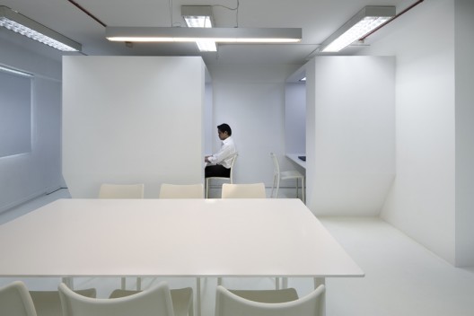 Thin Office / Studio SKLIM