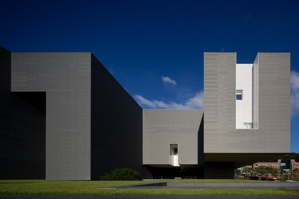 Amore Pacific Research & Design Center / Alvaro Siza, Carlos Castanheira and Kim Jong Kyu