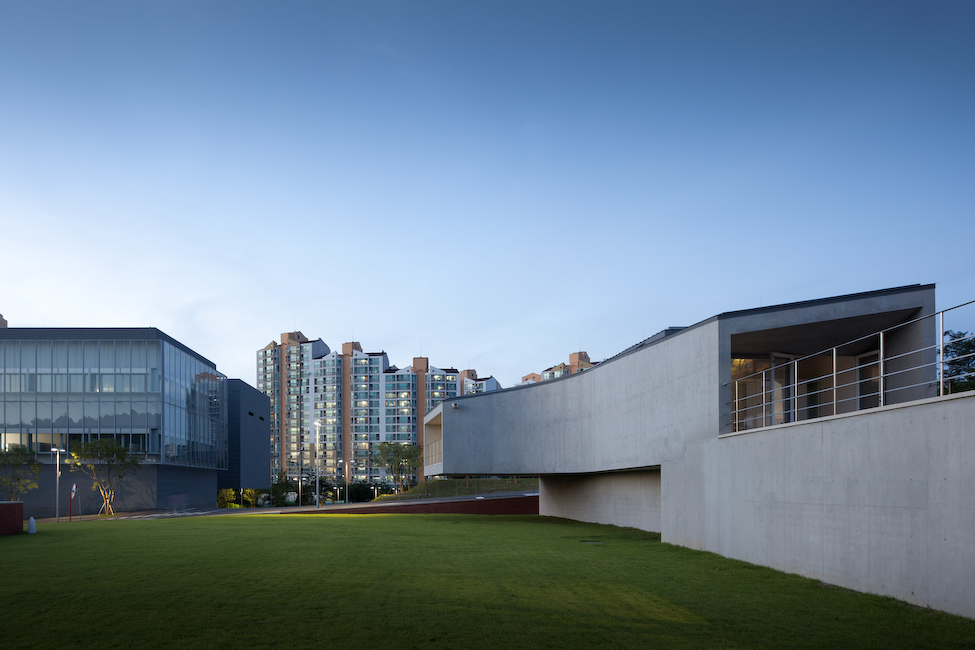 Amore Pacific Research & Design Center / Alvaro Siza, Carlos Castanheira and Kim Jong Kyu