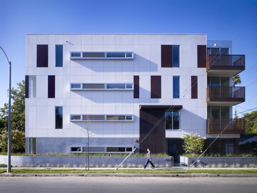 Woodbridge12 Condominiums / Studio Pali Fekete