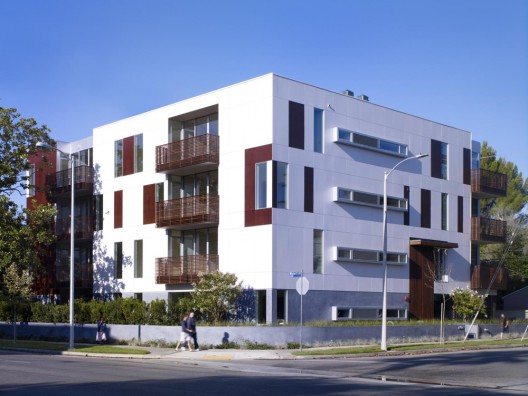 Woodbridge12 Condominiums / Studio Pali Fekete