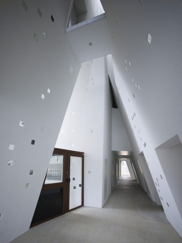 One Roof Apartment - Akihisa Hirata