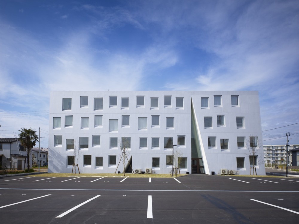 One Roof Apartment / Akihisa Hirata