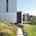 Coopers Beach House / Tim Dorrington Architects Coopers Beach House / Tim Dorrington Architects © Emma-Jane Hetherington