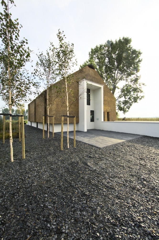 Living on the Edge / Arjen Reas