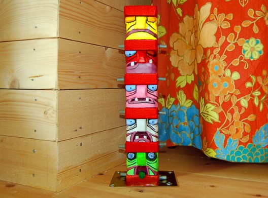 1_visiondivision_noah's_house_totem_corner_surf_72_dpi