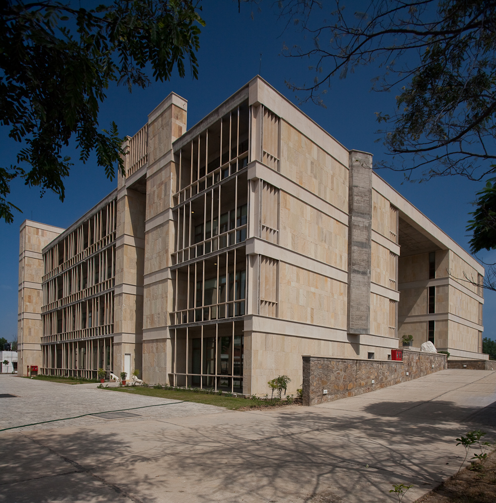 Wolkem Office Building / Vir.Mueller Architects