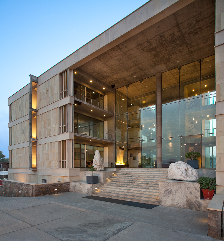 Wolkem Office Building / Vir.Mueller Architects