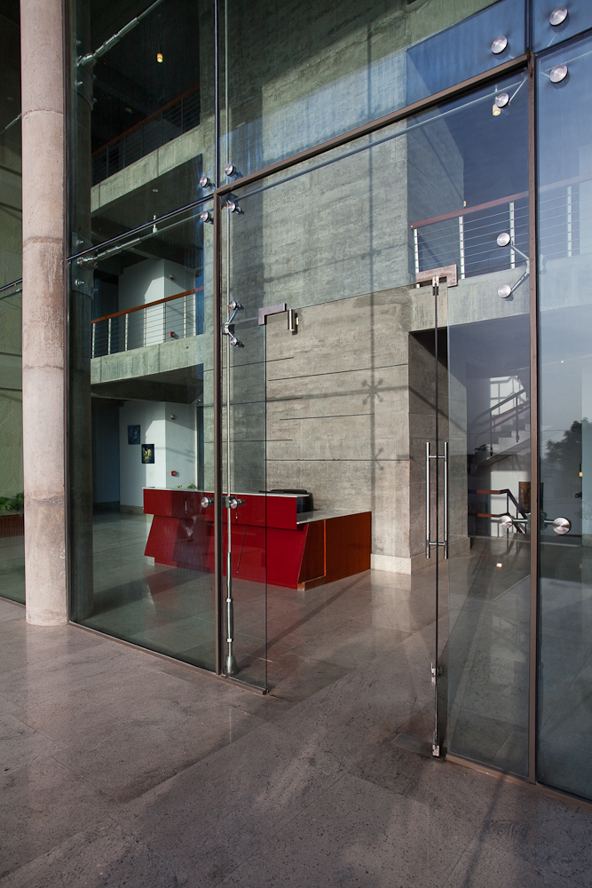 Wolkem Office Building / Vir.Mueller Architects