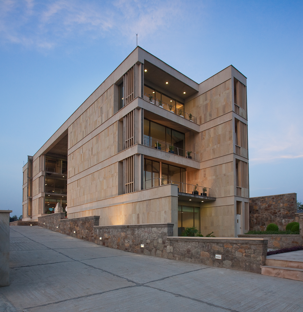 Wolkem Office Building / Vir.Mueller Architects