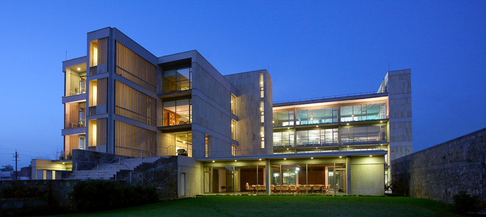 Wolkem Office Building / Vir.Mueller Architects