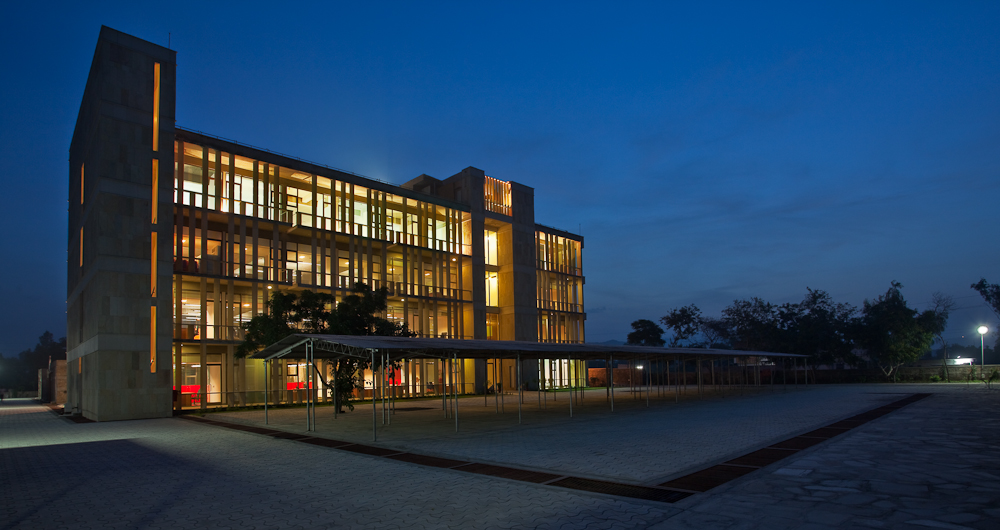 Wolkem Office Building / Vir.Mueller Architects