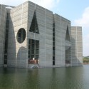 Jatiyo_Sangsad_Bhaban_Close_view © Courtesy of Wikimedia Commons
