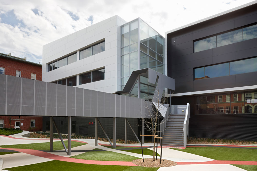 Barwon Health Teaching Training & Research Centre / Billard Leece Partnership