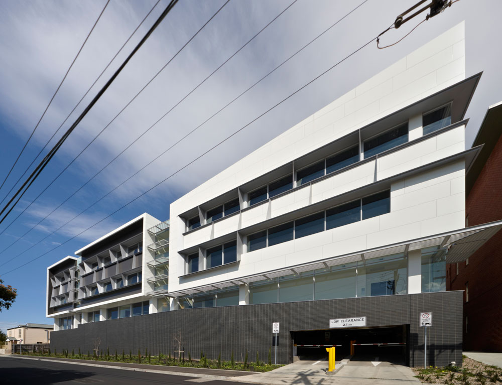Barwon Health Teaching Training & Research Centre / Billard Leece Partnership