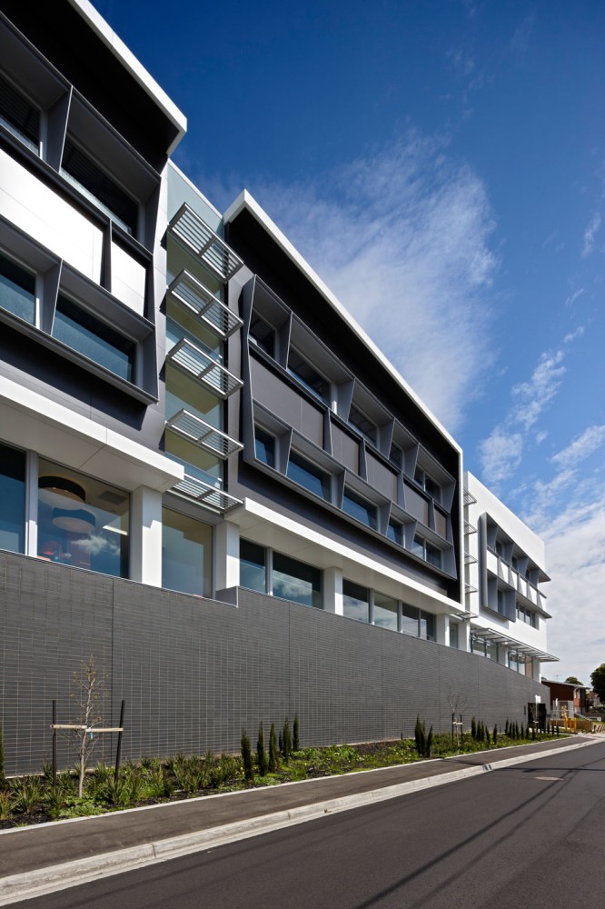 Barwon Health Teaching Training & Research Centre / Billard Leece Partnership