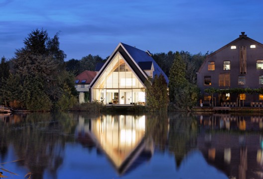 House In A Church / Ruud Visser Architects
