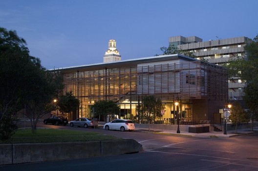 Texas Hillel: The Topfer Center for Jewish Life / Alter Studio
