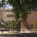 Texas Hillel: The Topfer Center for Jewish Life / Alter Studio Texas Hillel: The Topfer Center for Jewish Life / Alter Studio Paul Bardagjy Photography