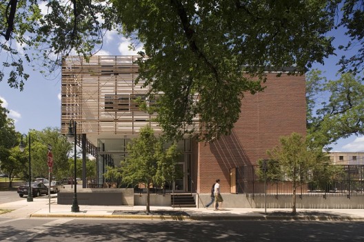 Texas Hillel: The Topfer Center for Jewish Life / Alter Studio