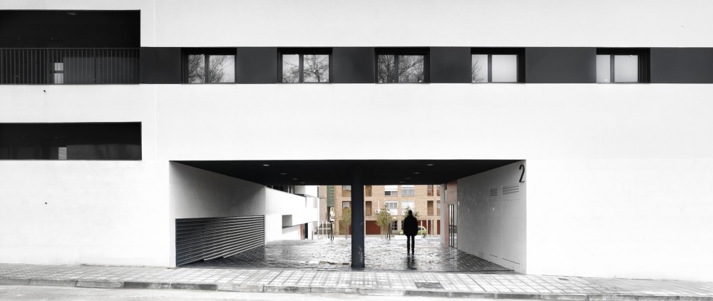 44 Social Housing / Magén Arquitectos
