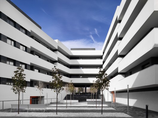 44 Social Housing / Magén Arquitectos