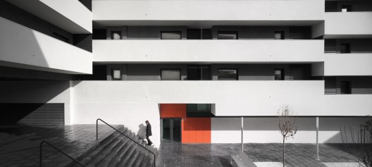 44 Social Housing / Magén Arquitectos