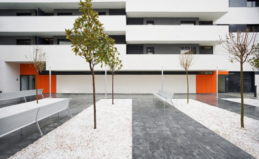 44 Social Housing / Magén Arquitectos