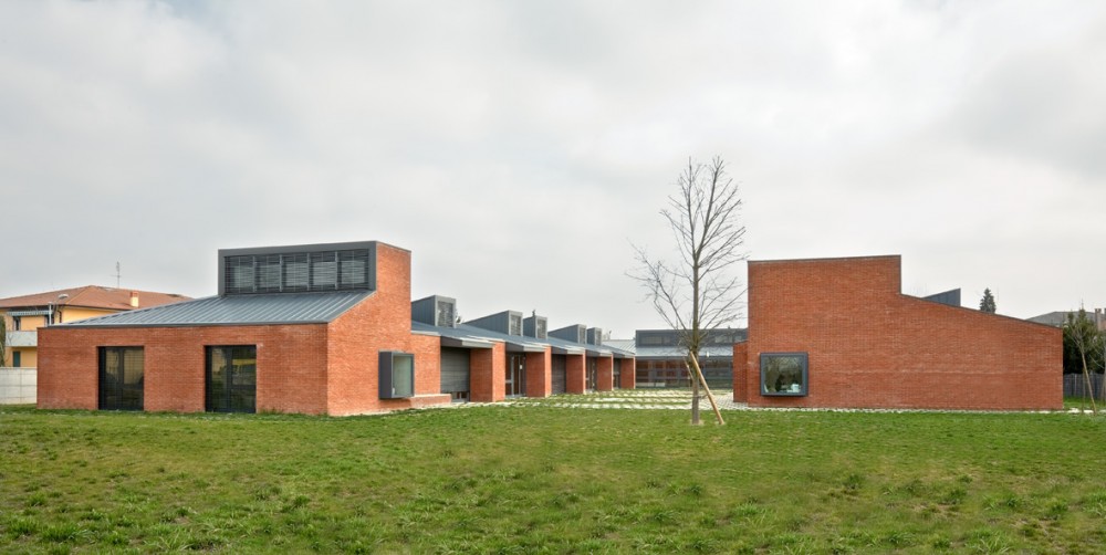 Casalserugo Primery School / Adolfo Zanetti