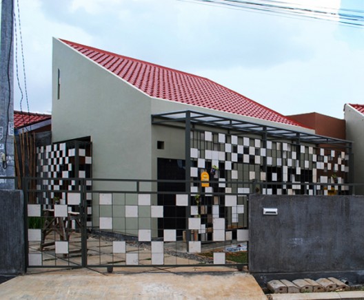 Sandar House / Atelier Riri
