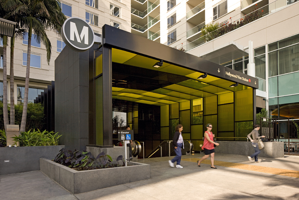 Hollywood and Vine Metro Portal and Plaza / Rios Clementi Hale Studios