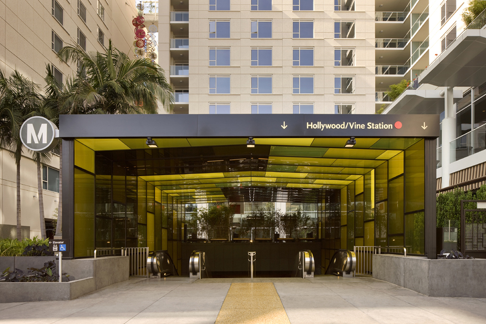 Hollywood and Vine Metro Portal and Plaza / Rios Clementi Hale Studios