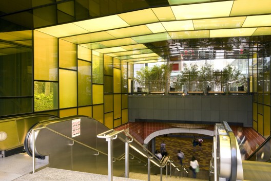 Hollywood and Vine Metro Portal and Plaza / Rios Clementi Hale Studios