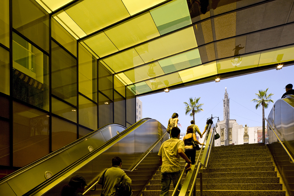 Hollywood and Vine Metro Portal and Plaza / Rios Clementi Hale Studios
