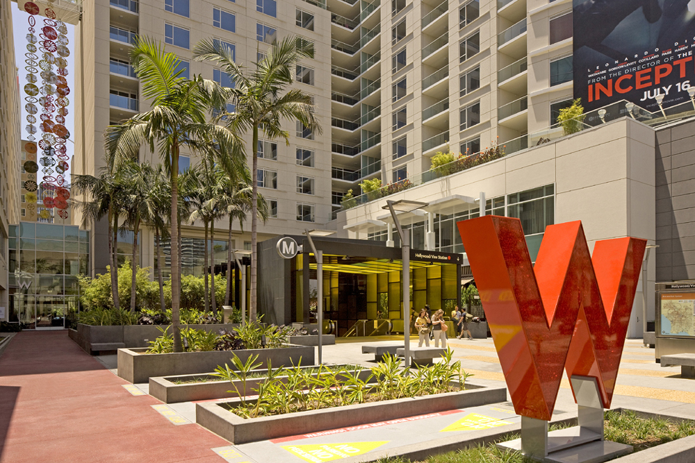 Hollywood and Vine Metro Portal and Plaza / Rios Clementi Hale Studios