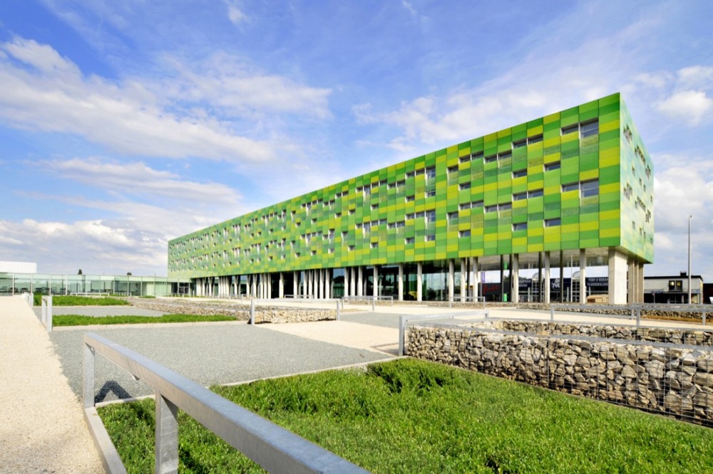 Infrax West Offices / Crepain Binst Architecture