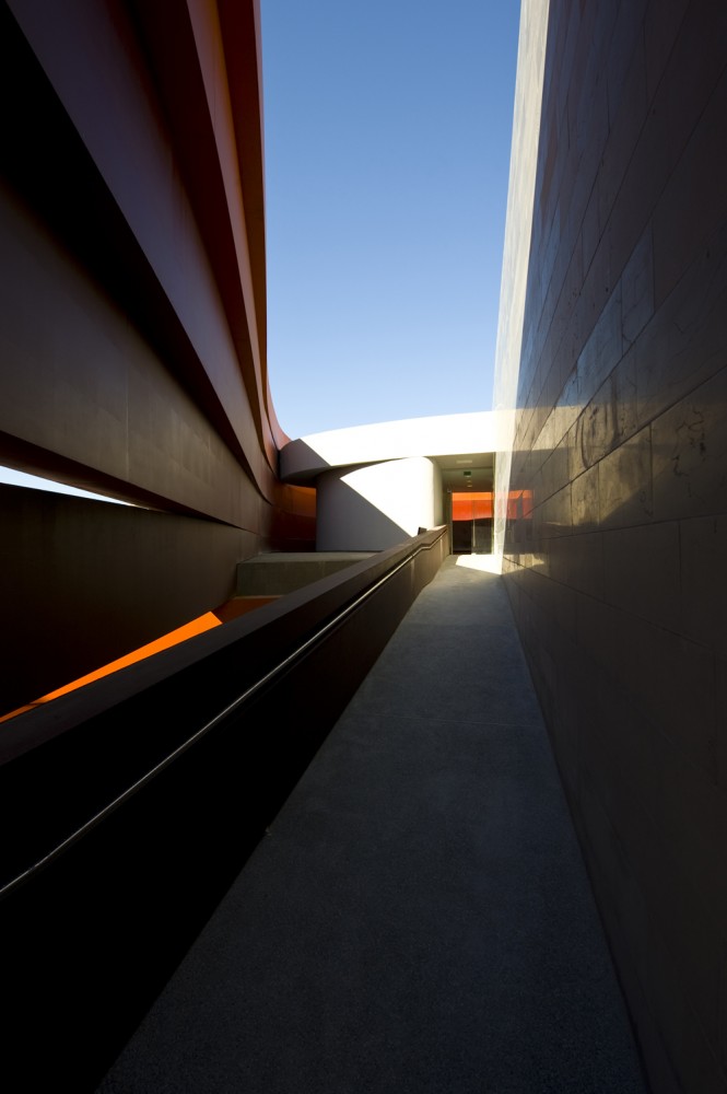 Design Museum Holon / Ron Arad Architects