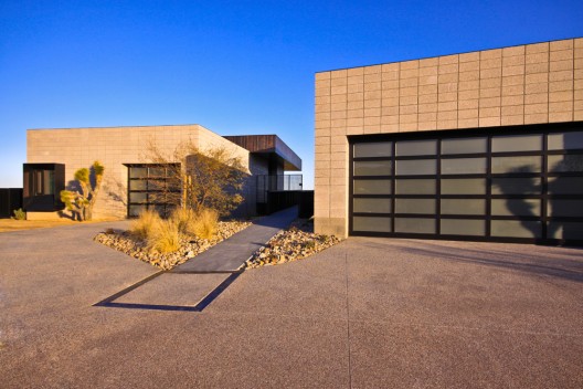 House In Two Parts / assemblageSTUDIO